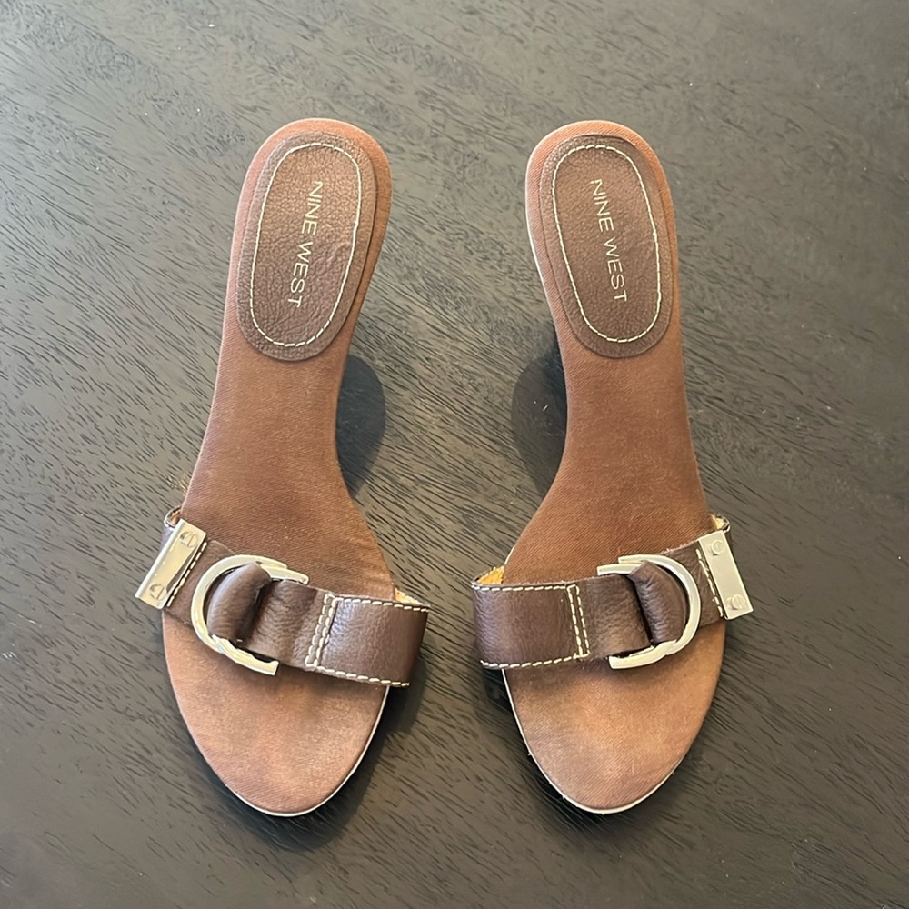 Vintage 00s Nine West brown healed sandals Size 8